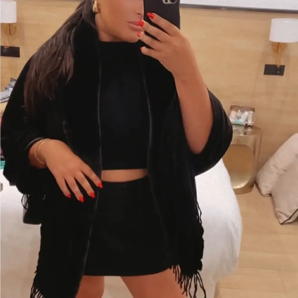 Black faux fur cape